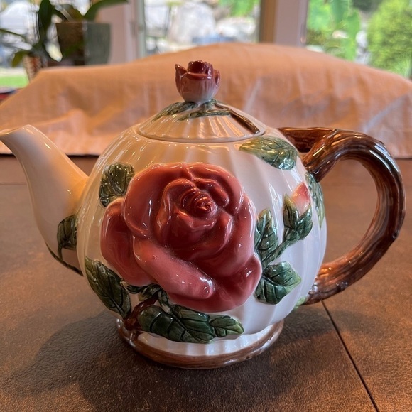 Victorian Rose Teapot. Omnibus by Fitz and Floyd 1995 - Picture 2 of 14